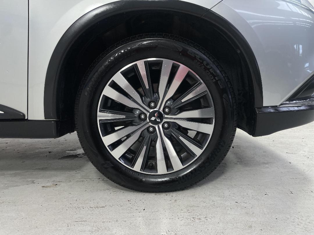 Photo '9' of Mitsubishi Outlander