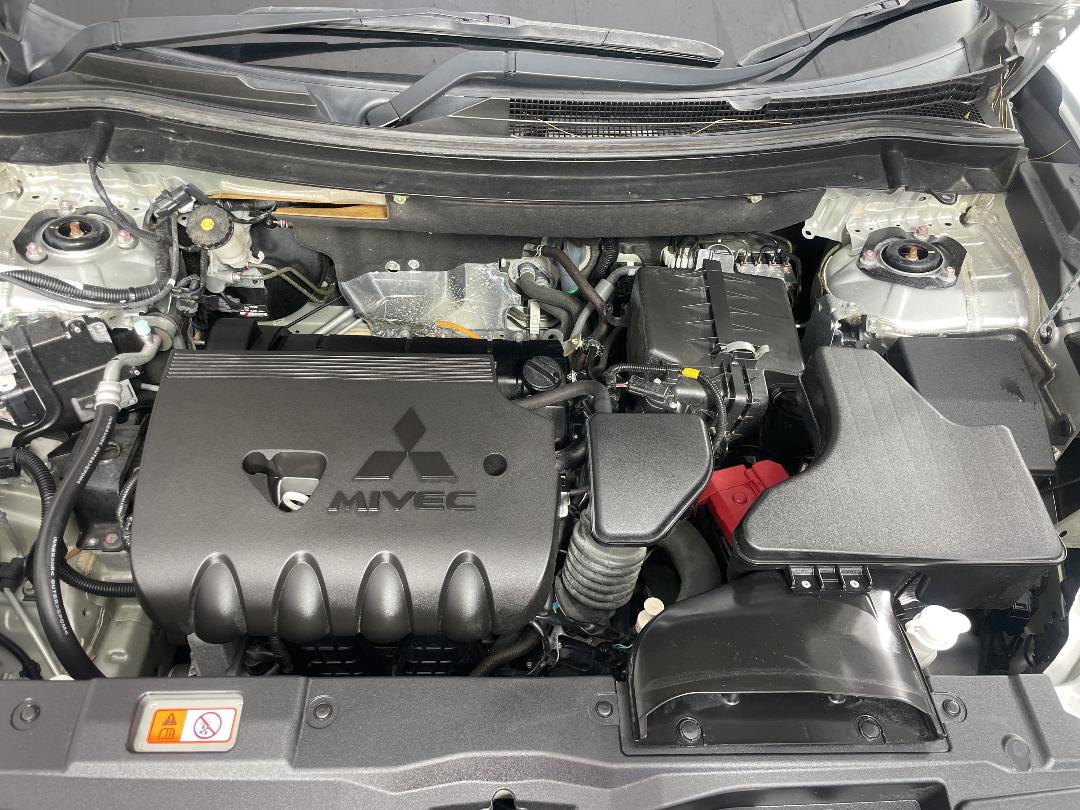 Photo '13' of Mitsubishi Outlander