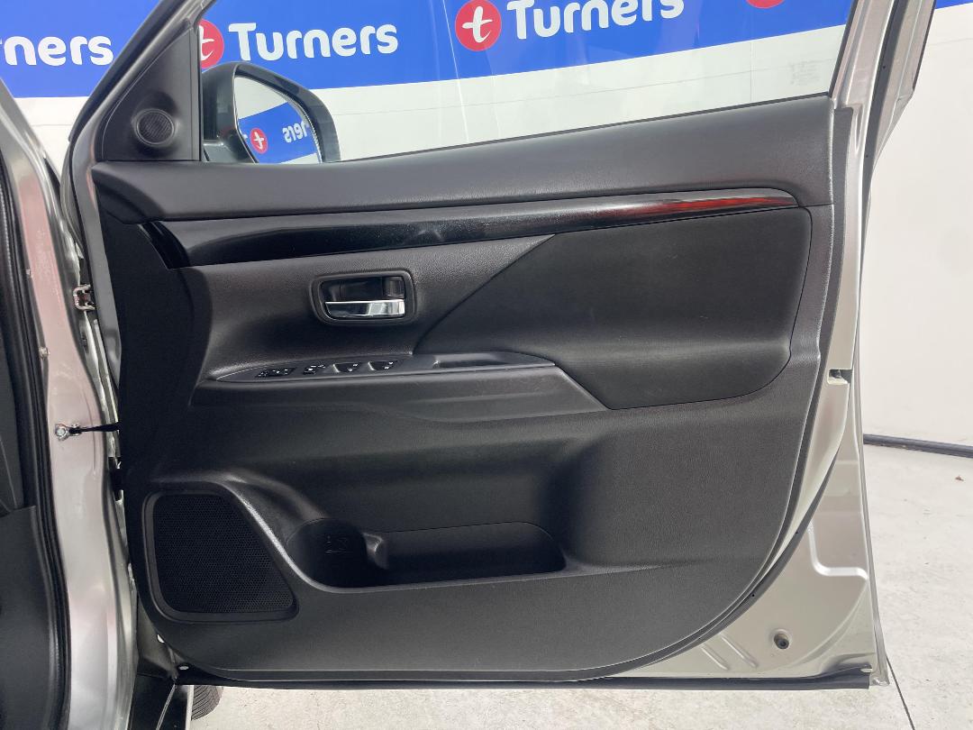 Photo '15' of Mitsubishi Outlander