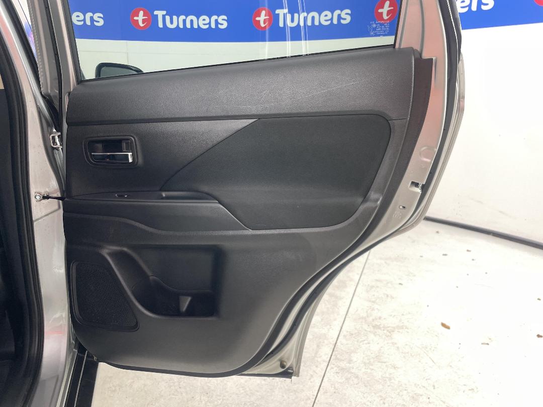 Photo '19' of Mitsubishi Outlander