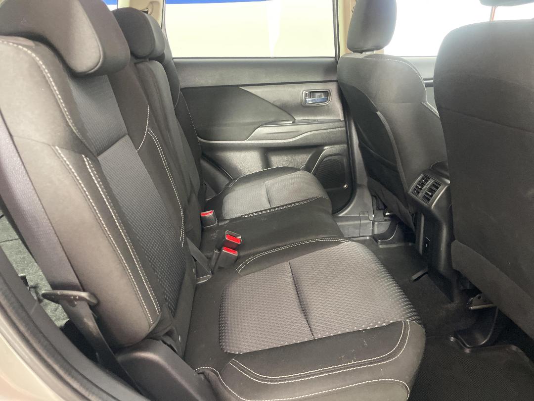 Photo '20' of Mitsubishi Outlander