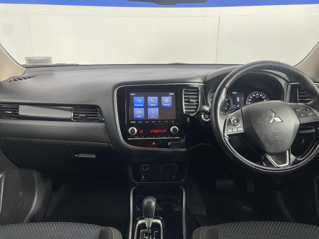 Photo '17' of Mitsubishi Outlander