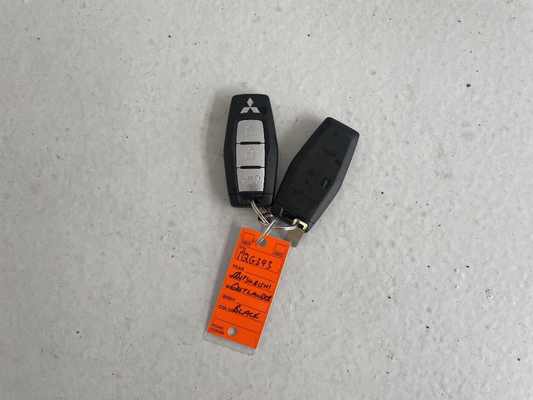 Photo '22' of Mitsubishi Outlander