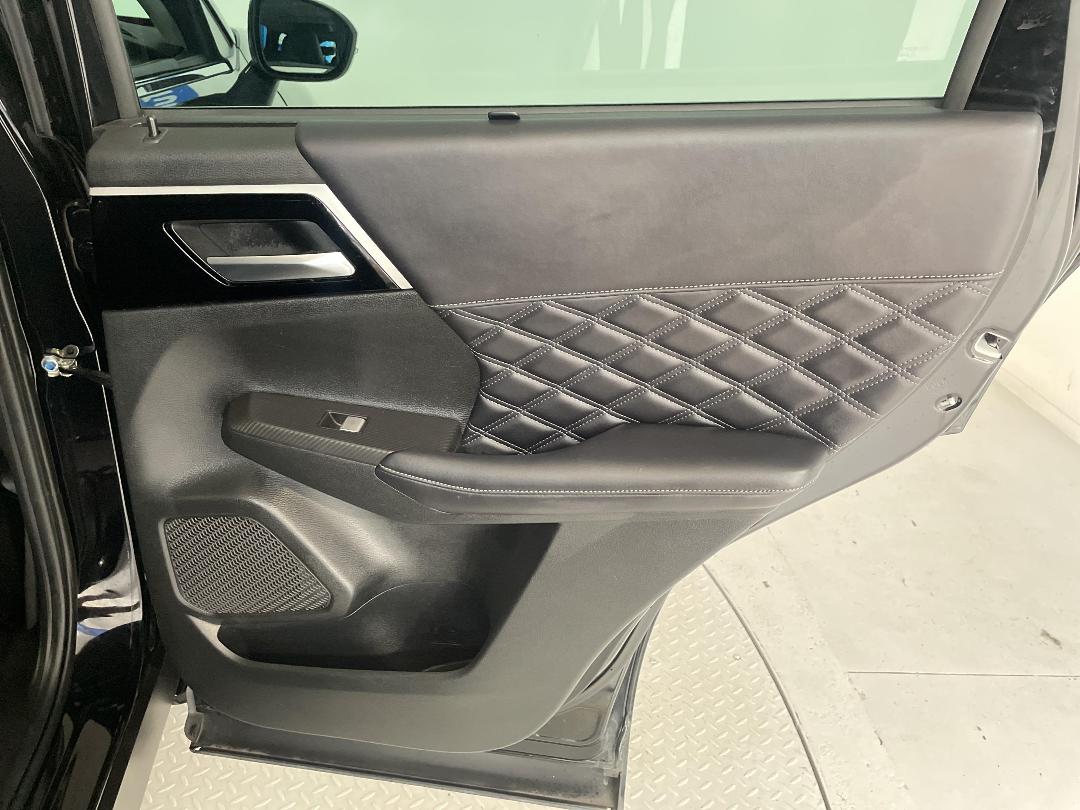 Photo '19' of Mitsubishi Outlander