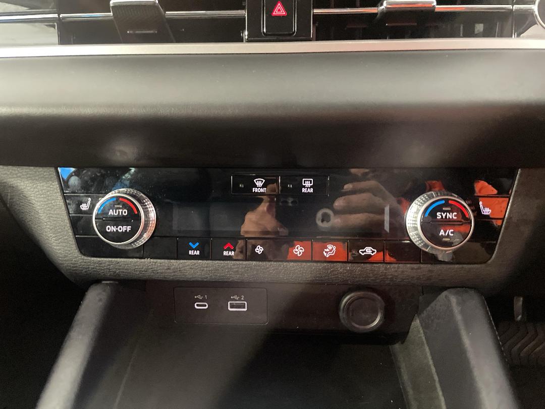 Photo '29' of Mitsubishi Outlander