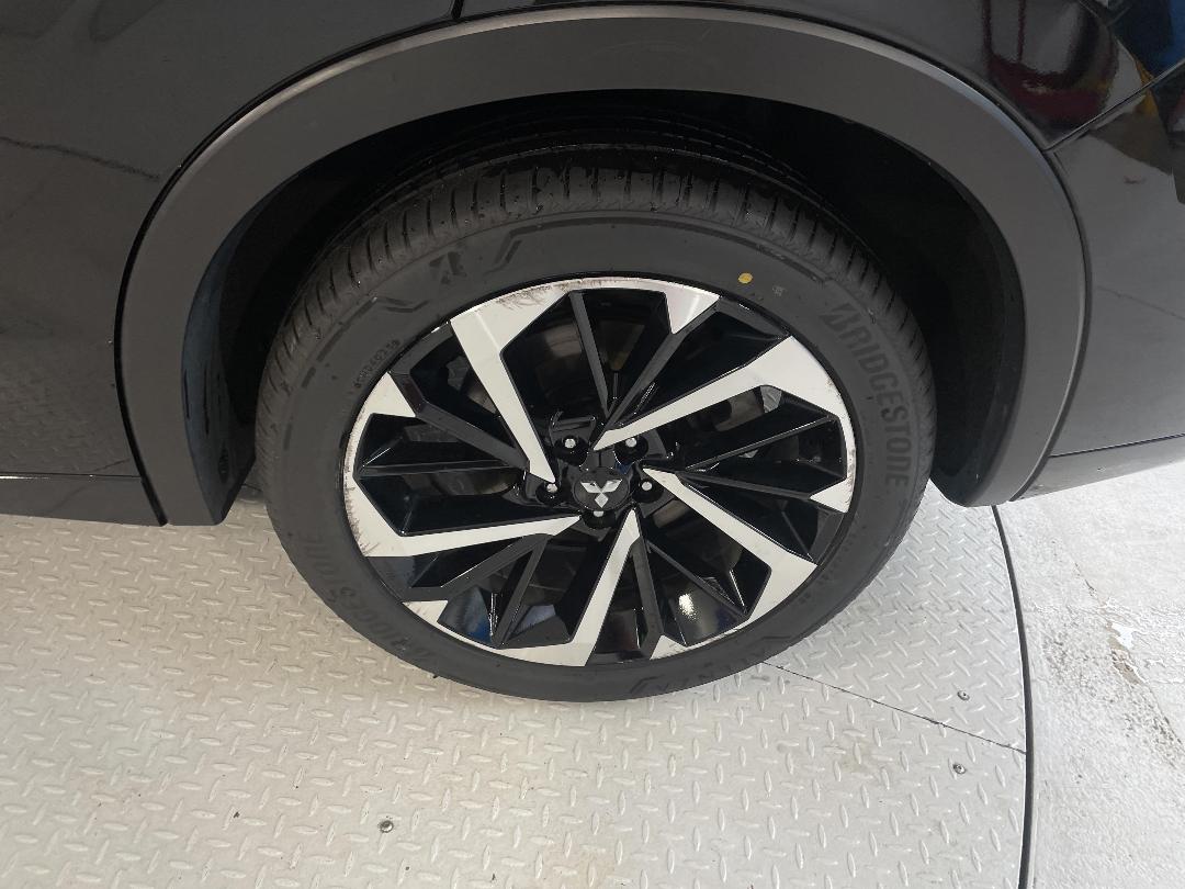 Photo '11' of Mitsubishi Outlander