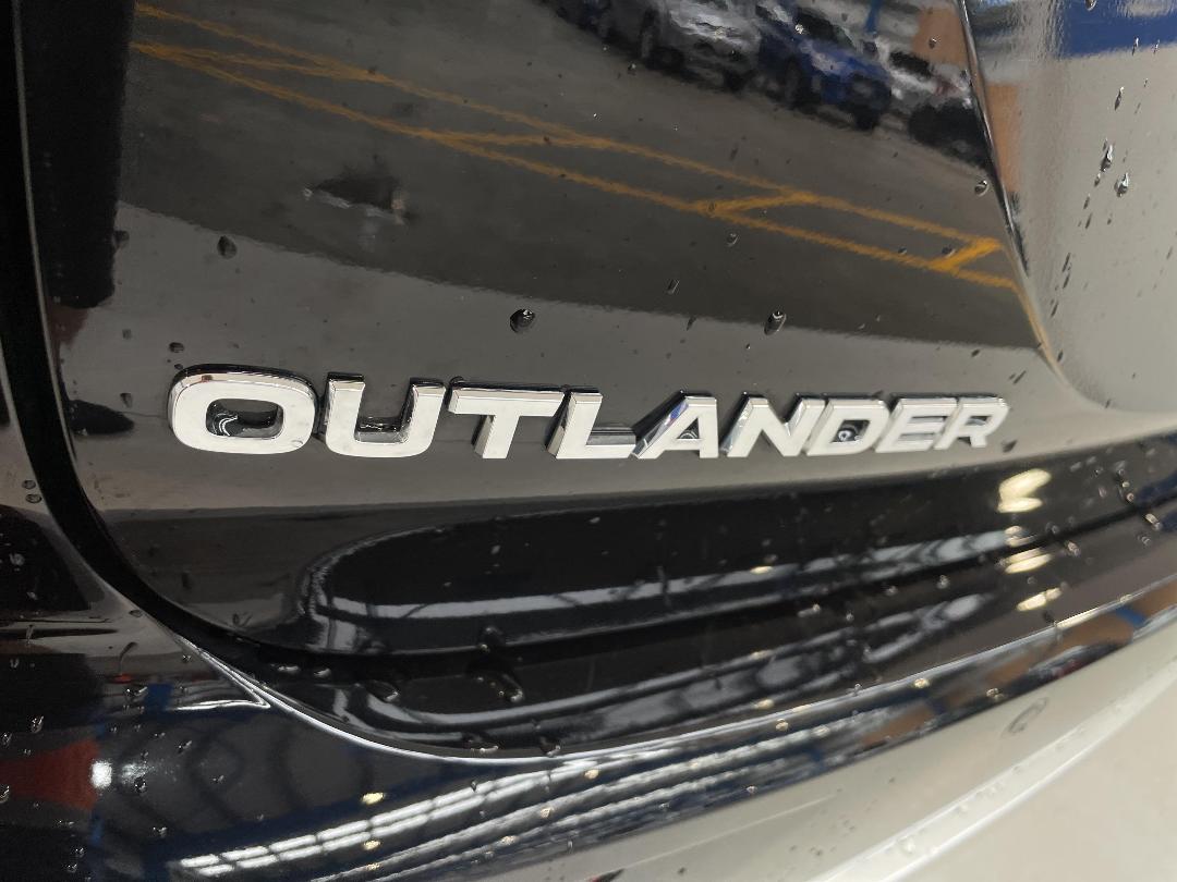 Photo '34' of Mitsubishi Outlander