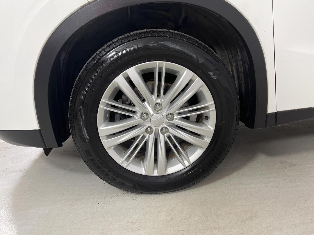 Photo '10' of Mitsubishi Outlander