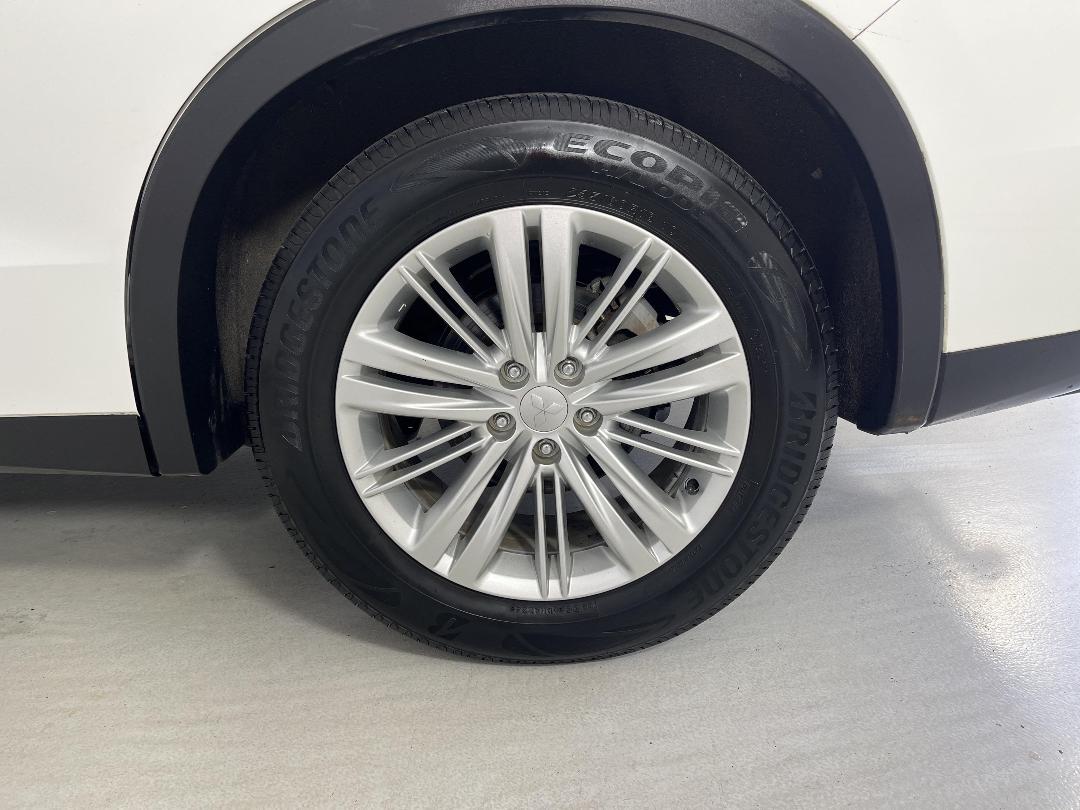 Photo '11' of Mitsubishi Outlander