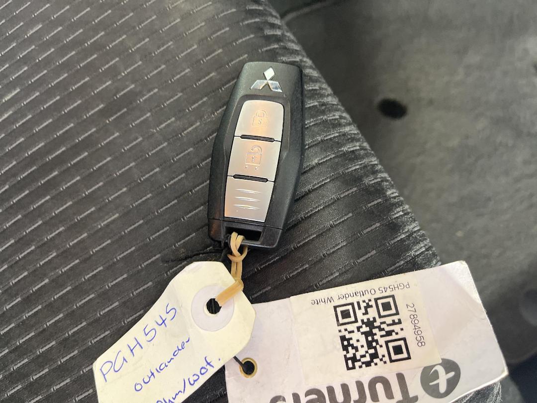 Photo '22' of Mitsubishi Outlander