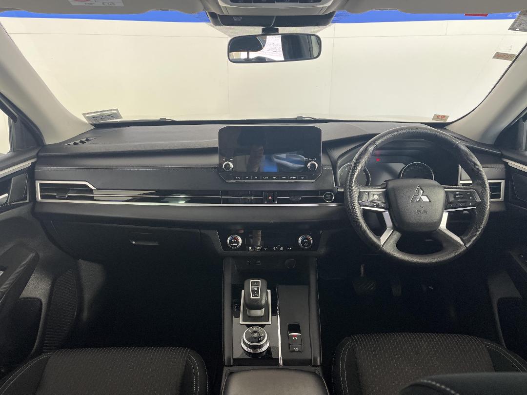 Photo '17' of Mitsubishi Outlander