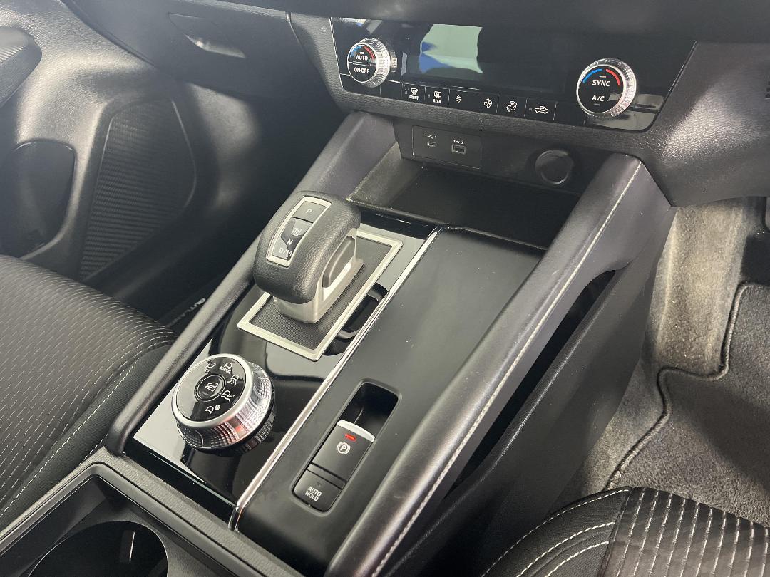 Photo '18' of Mitsubishi Outlander