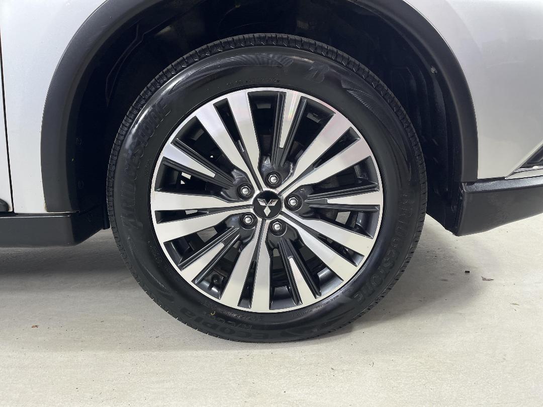 Photo '9' of Mitsubishi Outlander Photo '9' of Mitsubishi Outlander