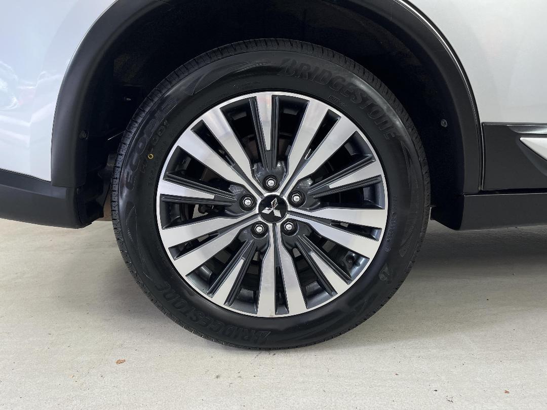 Photo '12' of Mitsubishi Outlander Photo '12' of Mitsubishi Outlander