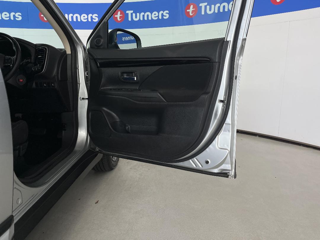 Photo '15' of Mitsubishi Outlander Photo '15' of Mitsubishi Outlander