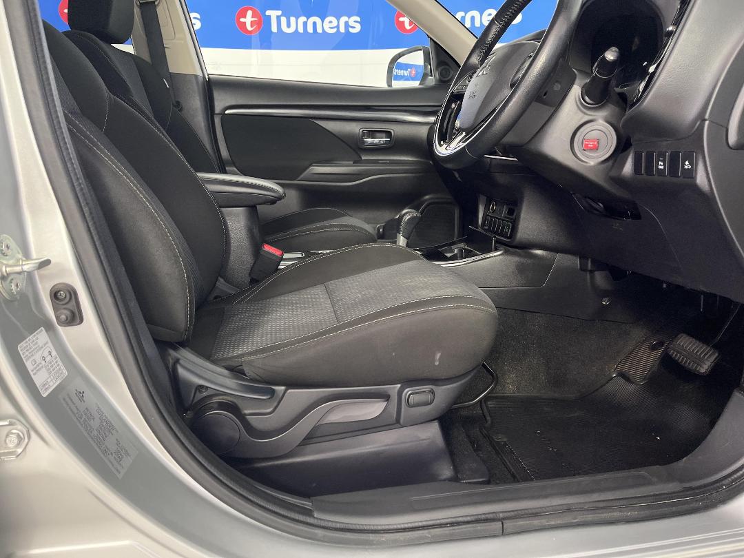 Photo '16' of Mitsubishi Outlander Photo '16' of Mitsubishi Outlander