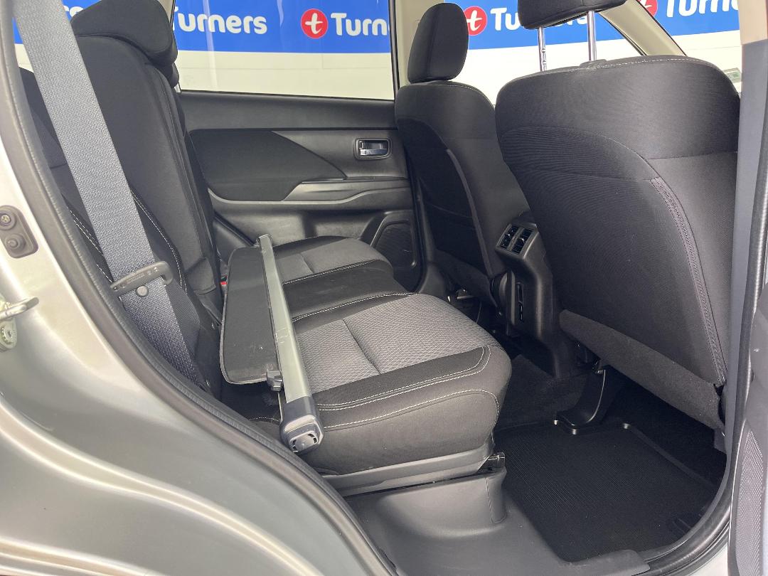 Photo '20' of Mitsubishi Outlander Photo '20' of Mitsubishi Outlander