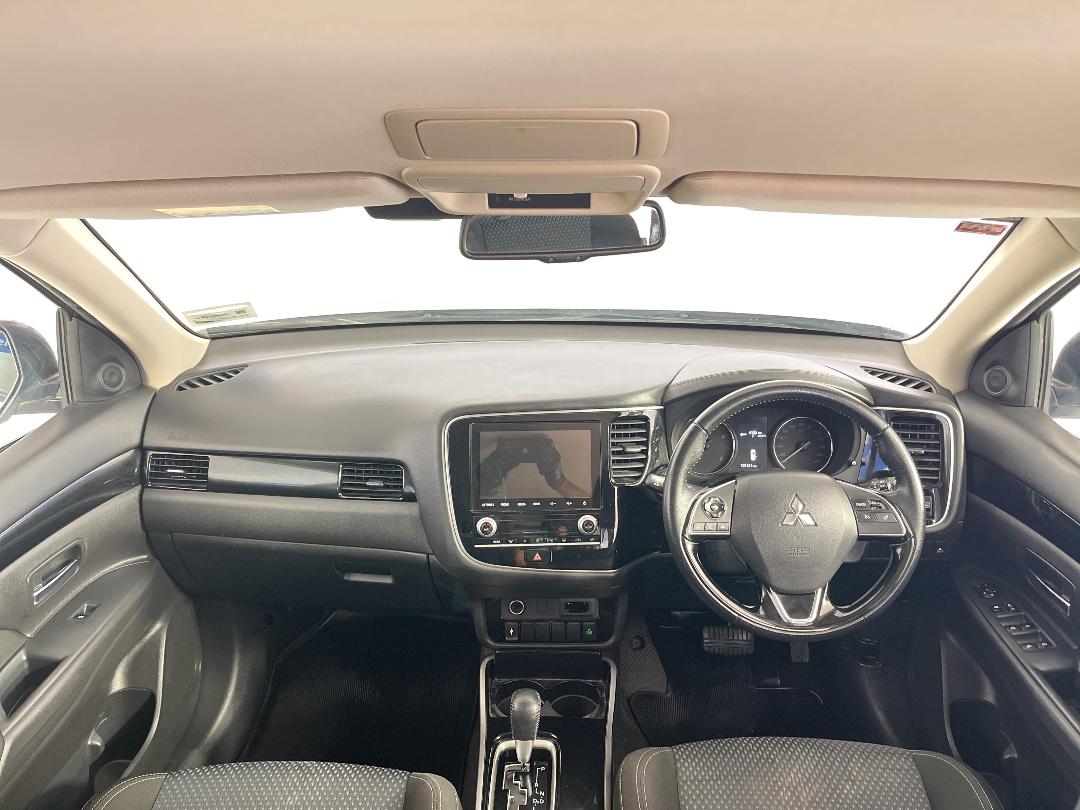 Photo '17' of Mitsubishi Outlander Photo '17' of Mitsubishi Outlander