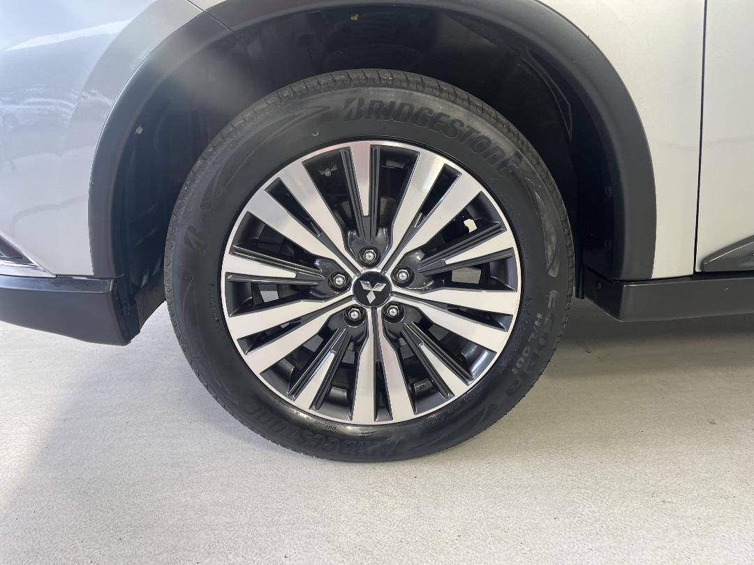 Photo '10' of Mitsubishi Outlander Photo '10' of Mitsubishi Outlander