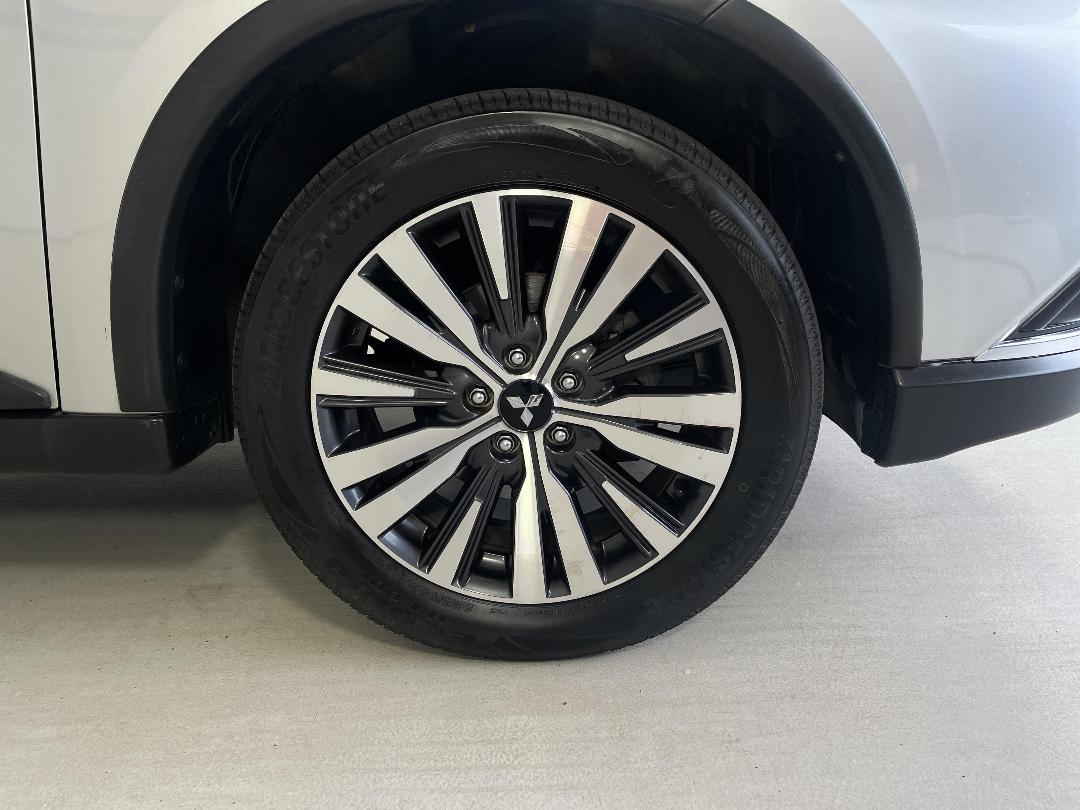 Photo '9' of Mitsubishi Outlander Photo '9' of Mitsubishi Outlander