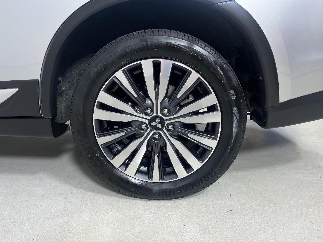 Photo '11' of Mitsubishi Outlander Photo '11' of Mitsubishi Outlander