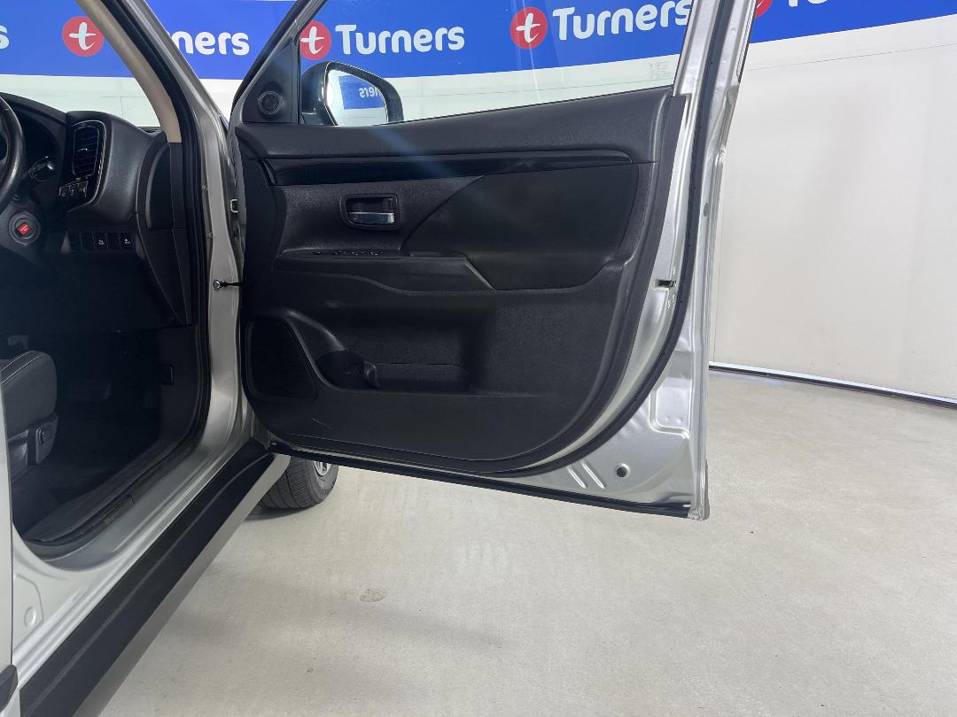 Photo '15' of Mitsubishi Outlander Photo '15' of Mitsubishi Outlander