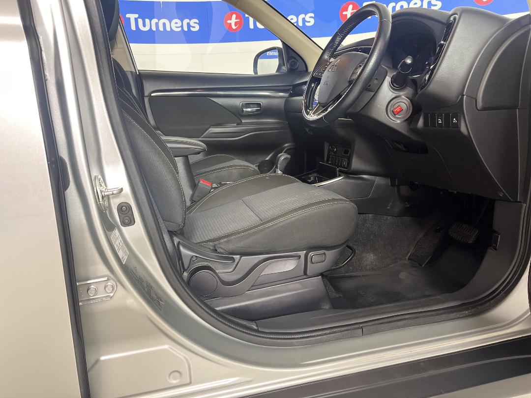 Photo '16' of Mitsubishi Outlander Photo '16' of Mitsubishi Outlander