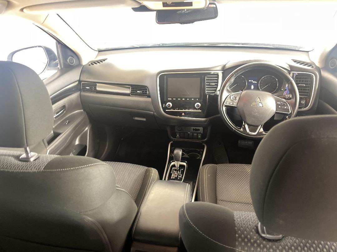 Photo '17' of Mitsubishi Outlander Photo '17' of Mitsubishi Outlander