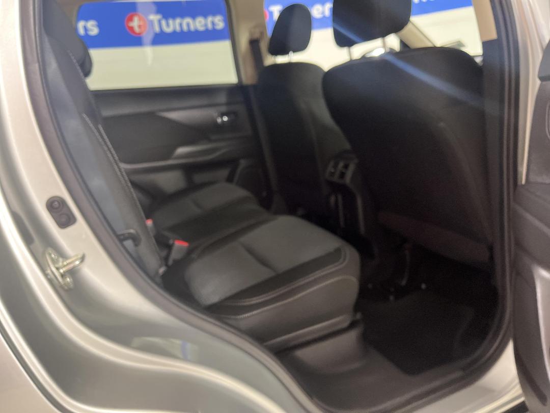 Photo '20' of Mitsubishi Outlander Photo '20' of Mitsubishi Outlander