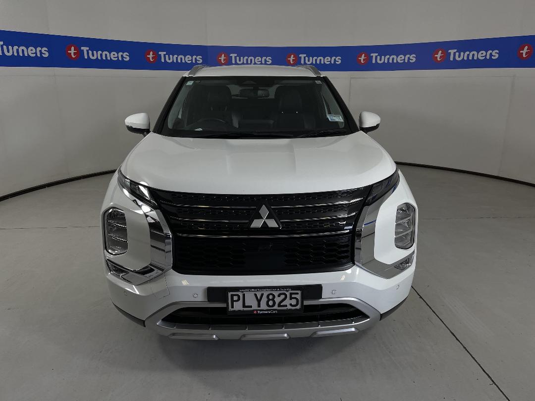 Photo '2' of Mitsubishi Outlander