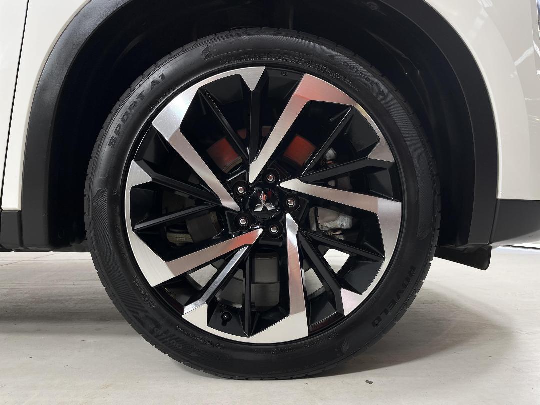 Photo '9' of Mitsubishi Outlander