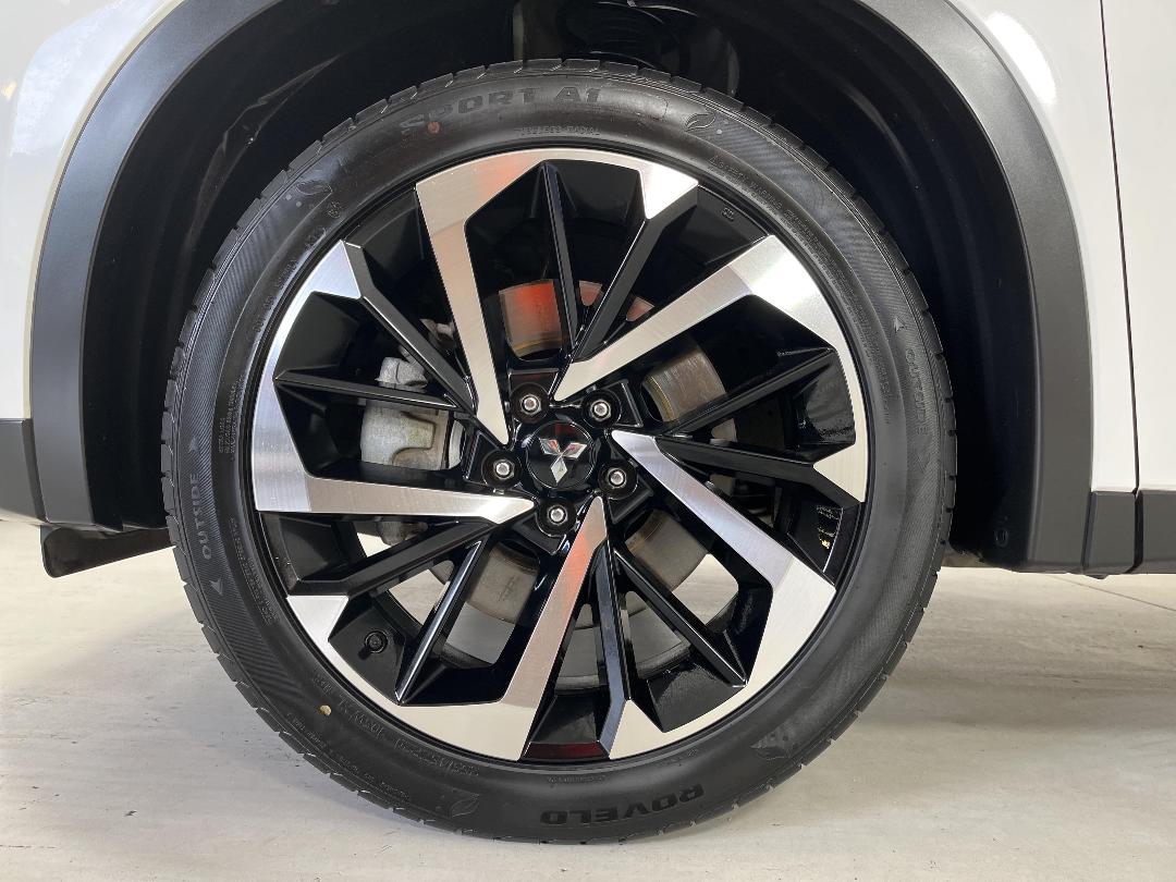 Photo '10' of Mitsubishi Outlander