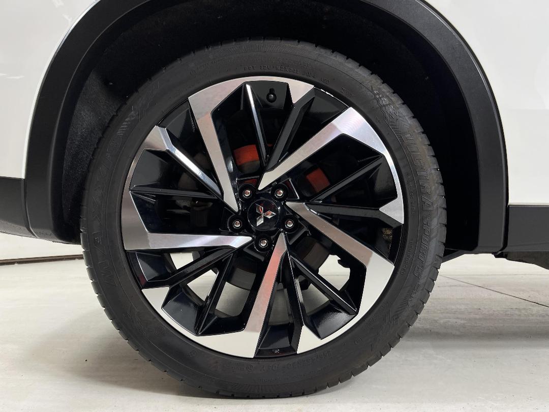 Photo '12' of Mitsubishi Outlander