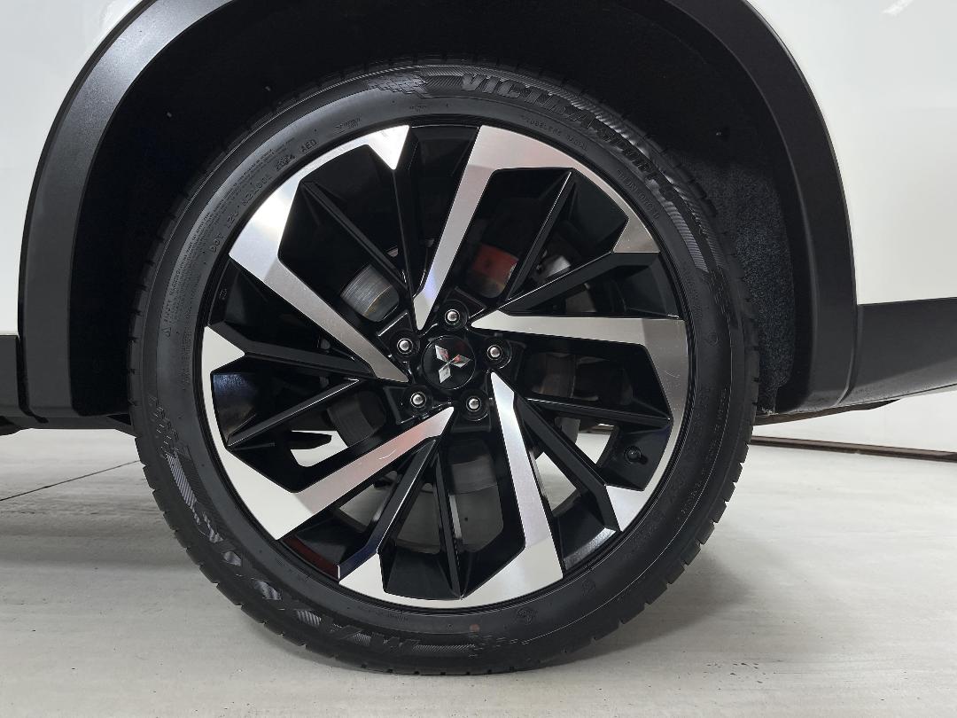 Photo '11' of Mitsubishi Outlander