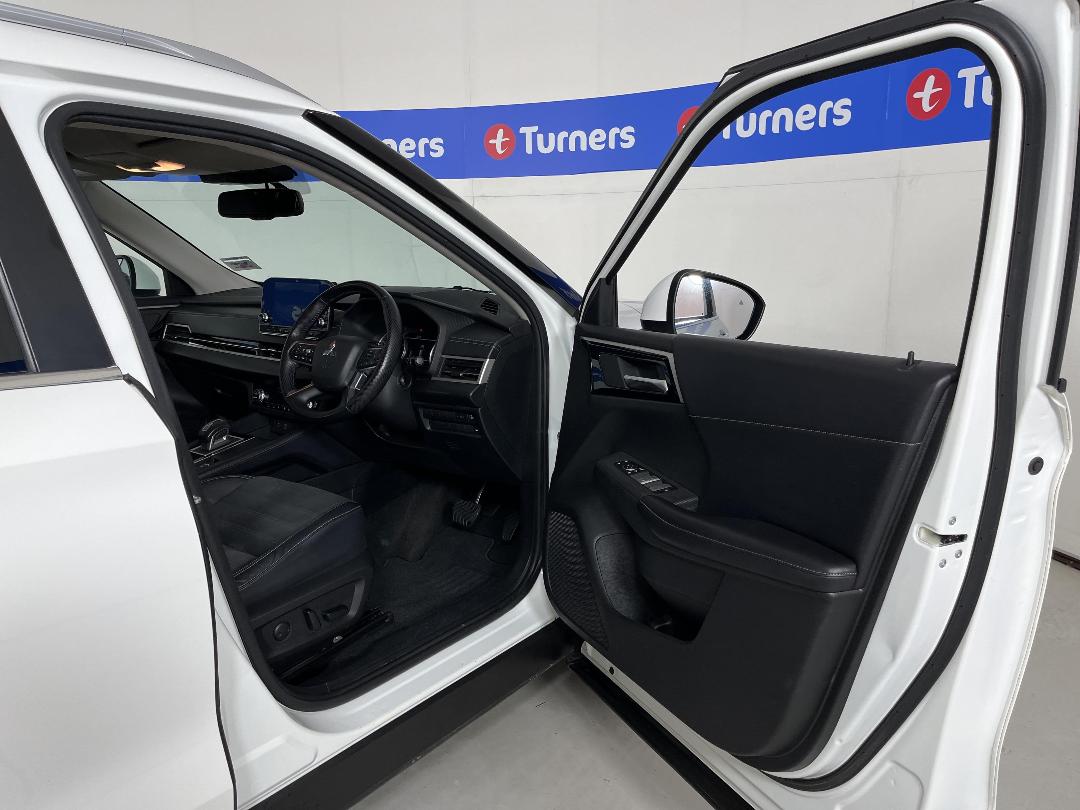 Photo '15' of Mitsubishi Outlander