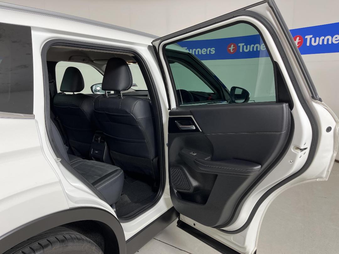 Photo '19' of Mitsubishi Outlander