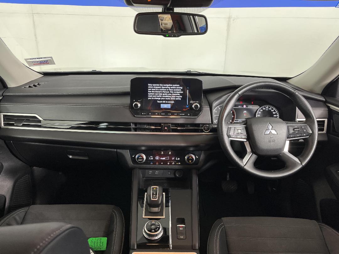 Photo '17' of Mitsubishi Outlander