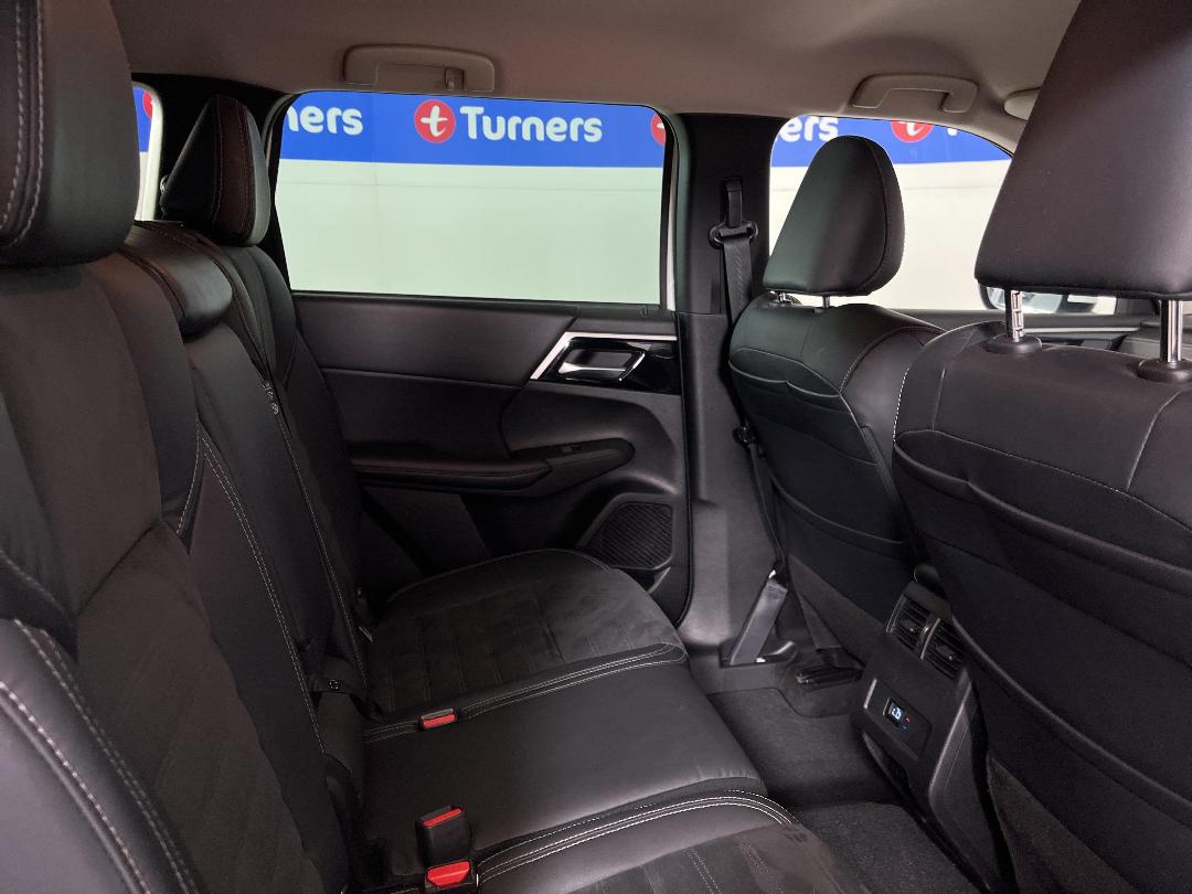 Photo '20' of Mitsubishi Outlander