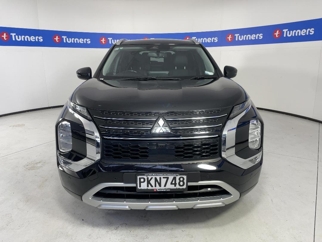 Photo '2' of Mitsubishi Outlander