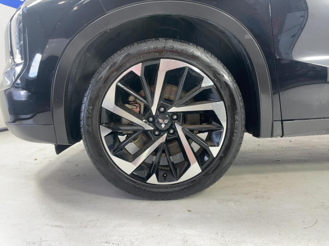 Photo '10' of Mitsubishi Outlander