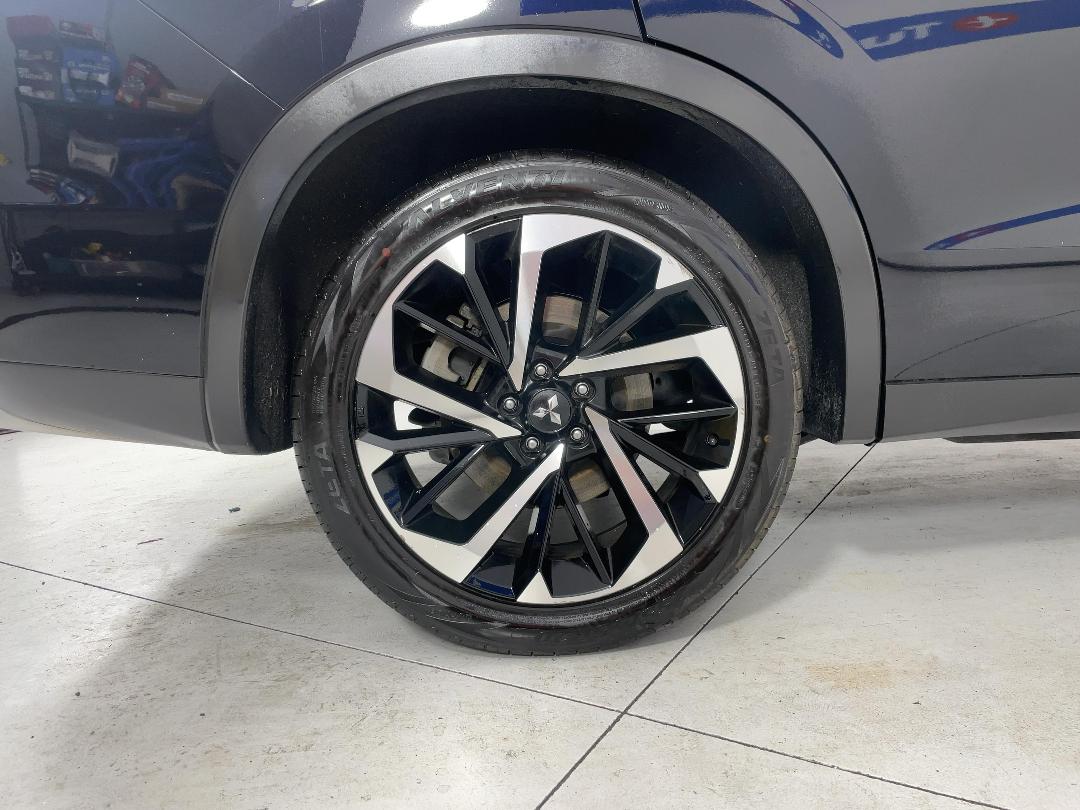 Photo '12' of Mitsubishi Outlander