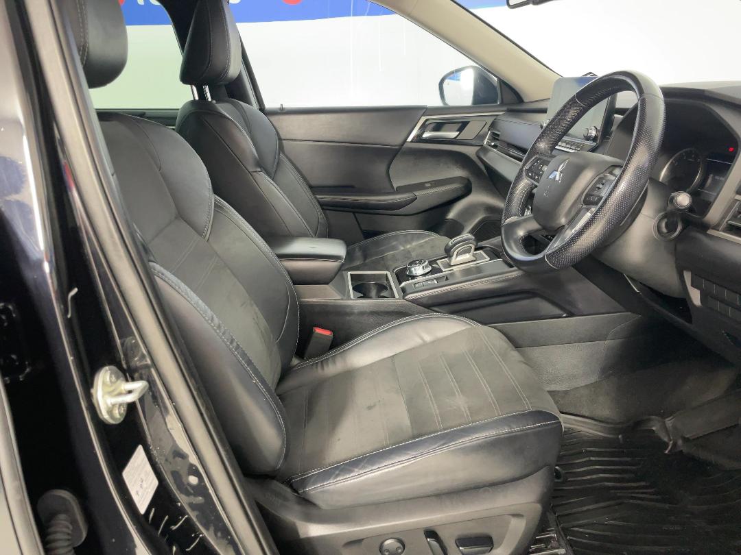 Photo '16' of Mitsubishi Outlander