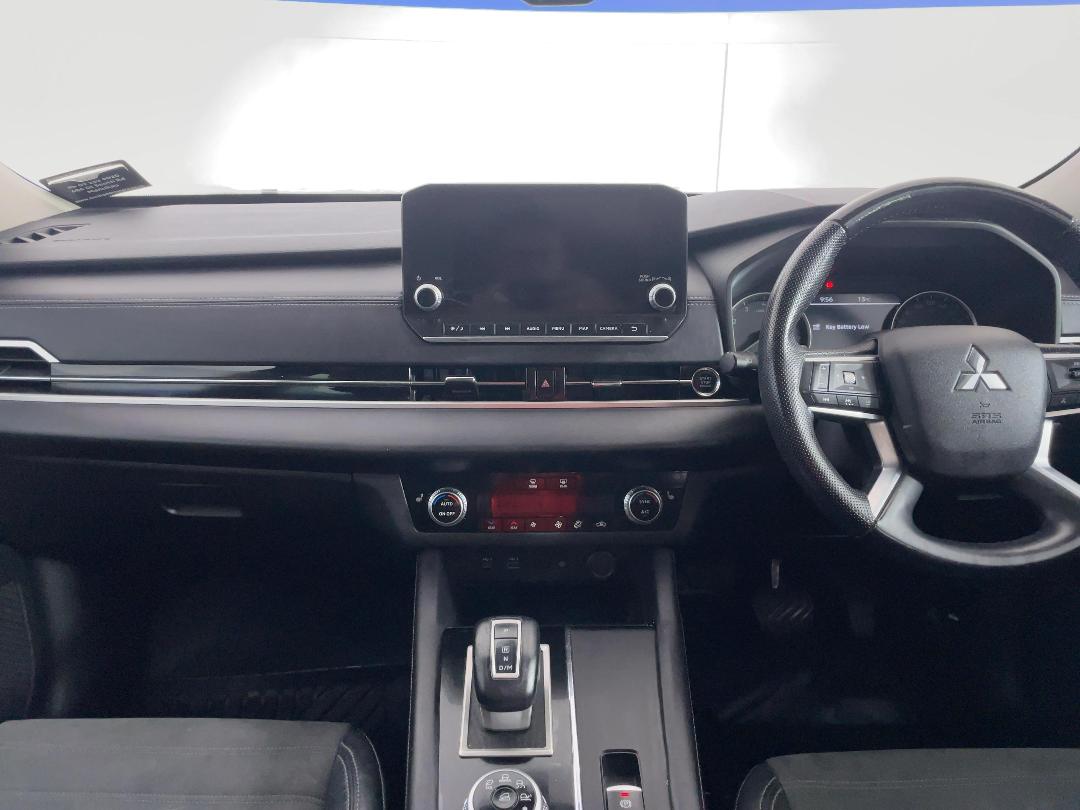 Photo '17' of Mitsubishi Outlander