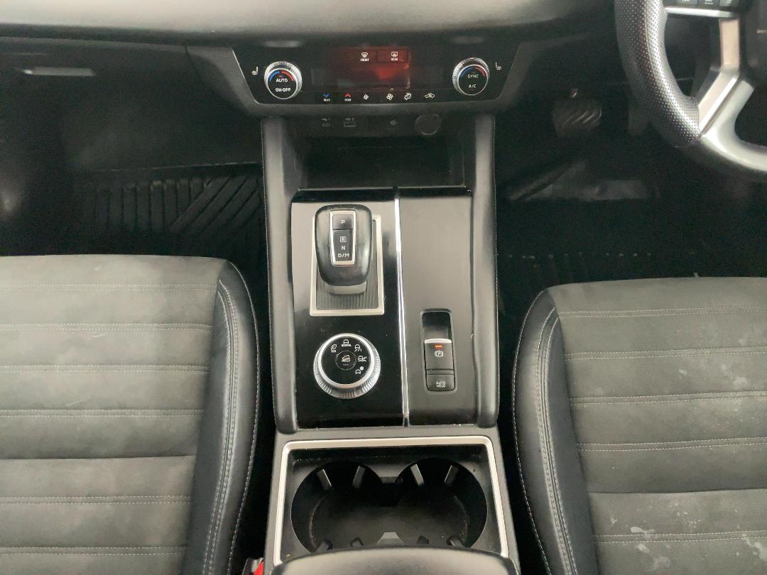 Photo '18' of Mitsubishi Outlander