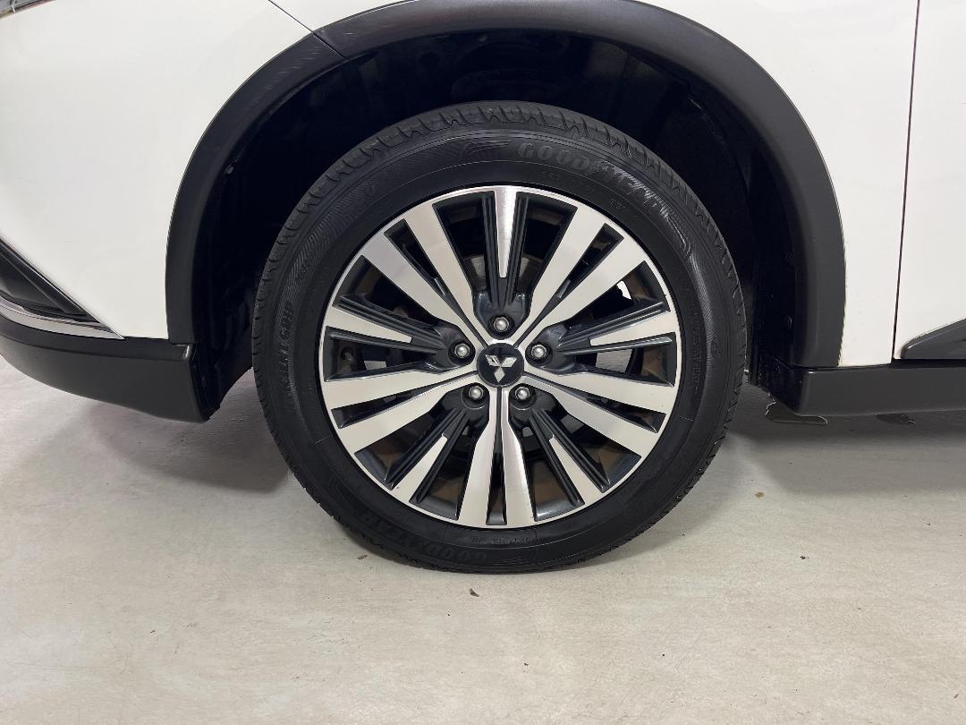 Photo '10' of Mitsubishi Outlander Photo '10' of Mitsubishi Outlander