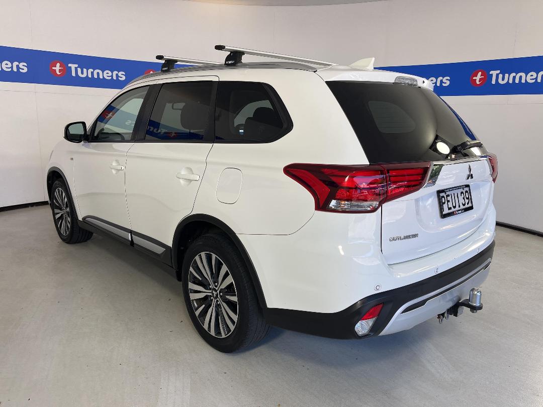 Photo '5' of Mitsubishi Outlander Photo '5' of Mitsubishi Outlander