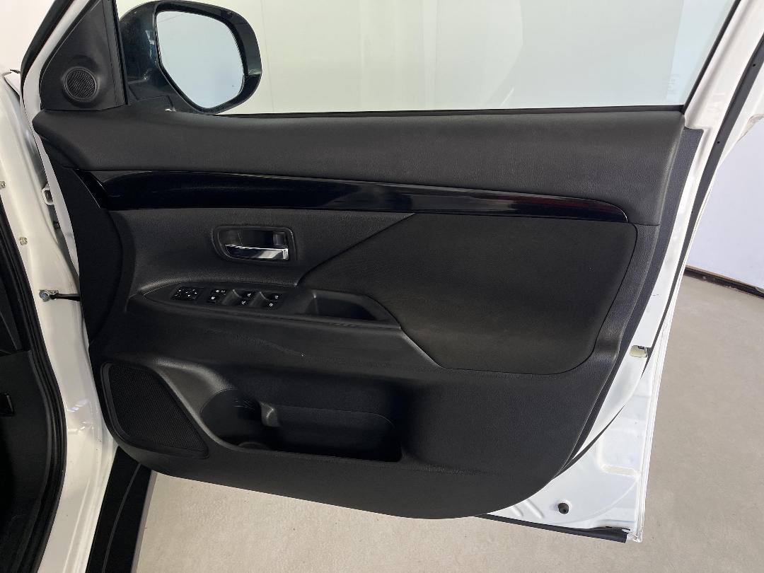 Photo '15' of Mitsubishi Outlander Photo '15' of Mitsubishi Outlander