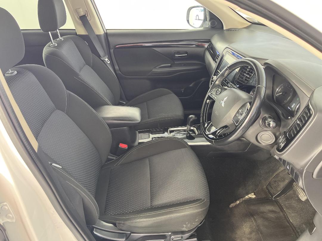 Photo '16' of Mitsubishi Outlander Photo '16' of Mitsubishi Outlander