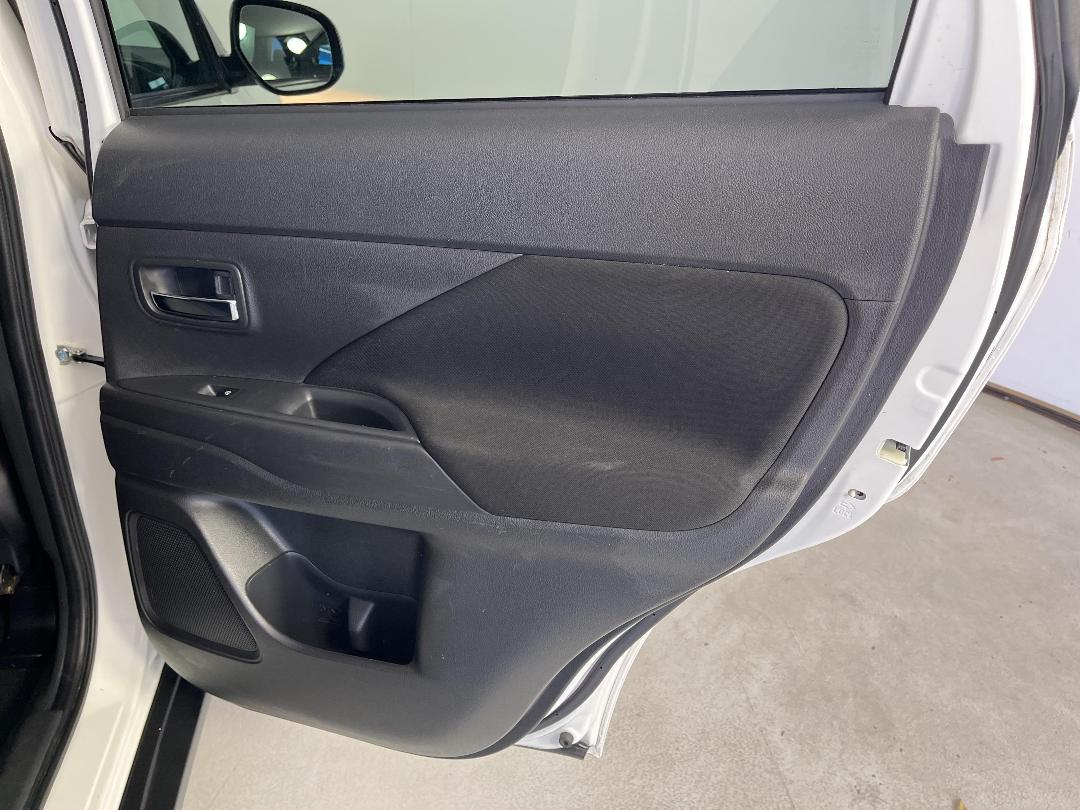 Photo '19' of Mitsubishi Outlander Photo '19' of Mitsubishi Outlander