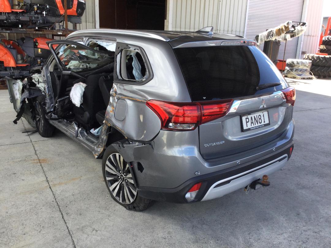 Photo '5' of Mitsubishi Outlander LS Photo '5' of Mitsubishi Outlander LS